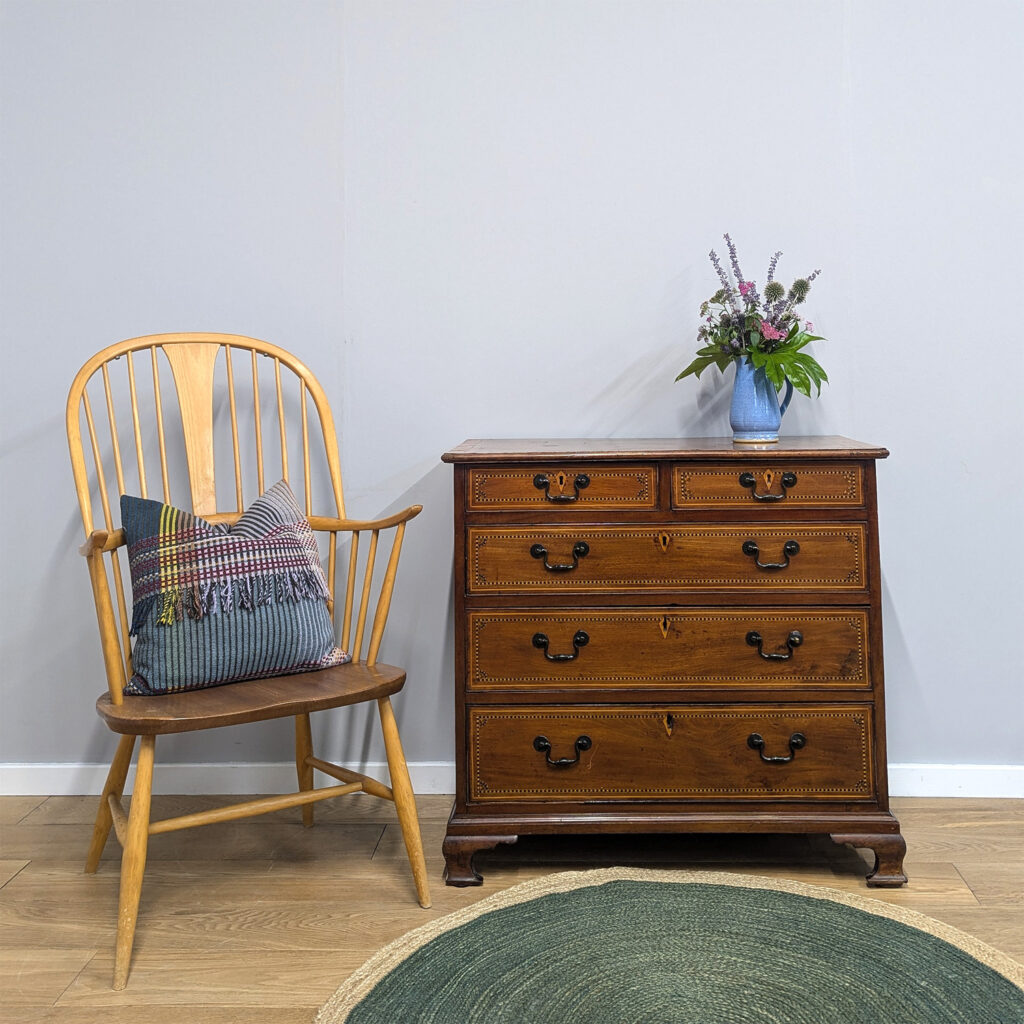 Antique Georgian Chest of Drawers with Fine Marquetry Detail