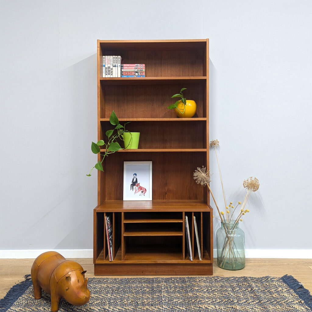 Freestanding, multi-functional units, such as this handsome, 1970s, Danish piece by Feldballes Mobelfabrik, are really versatile as they negate the need for built-in shelves and provide plentiful storage and display space. Tall but shallow, this teak model was designed with records and a turntable in mind. The base section features upright dividers for vinyl and room on top for your record player. The top section features three shelves where two are height adjustable for further storage. It’s a two-part unit where the top section sits on the base with discreet dowels mooring it in position. No tools required!  These pieces work particularly well in alcoves or the recesses by a chimney breast.