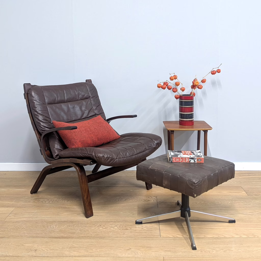 A handsome, midcentury, cantilever bentwood chair in a warm, chestnut brown leather that hails from mid-1970's Denmark and is attributed to Farstrup Møbler.  A light-weight, compact lounge chair that can work in the modern home as a standalone seat or partnered with other seating and sofas. Its fluid, 'open' design means it's significantly less bulky than a more conventional easy chair, taking up less space.  And of course, vintage leather is a hard-wearing, practical choice too that gets better and more lived in with age. A smart, characterful chair that's supremely comfortable, and we love those neat, little arms!