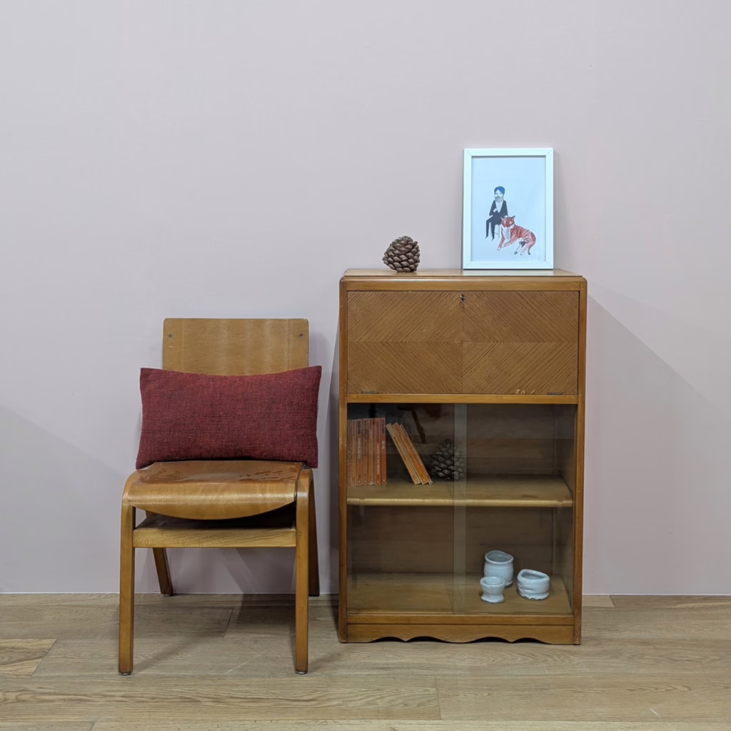 As vintage bureau bookcases go, this is about as neat and compact as you could find. And yet it gives you a generous enough desk and glazed storage below so although the dimensions are small, it doesn't compromise on practicality, or old fashioned charm for that matter. Bureaus like this present a good occasional desk solution for those who have working from home days but not the room for a conventional desk. It's compact, not space hungry and can be locked shut when the work is done. The style and size of this one would be especially good for a student or child's bedroom. We love the golden oak, particularly the striking radiated patina on the fall door.

&nbsp;

&nbsp;